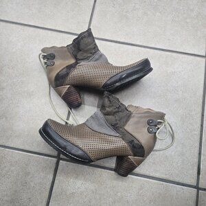 Elite By Corkys Ankle Boots Sz 9 Leather RAGS Colorblock Boho Hippie Zip / Ties